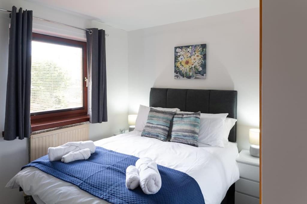 Executive By Inverkeithing Train Station *
